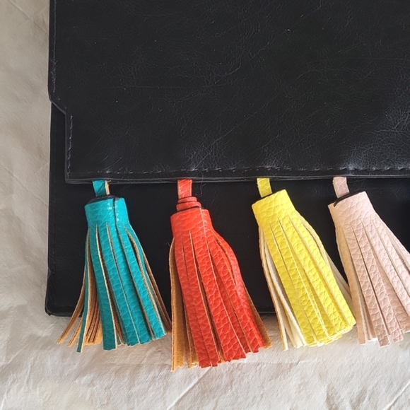 Ladies leather envelope purse, snap closure, zipper pocket inside, tassels - Picture 2 of 15